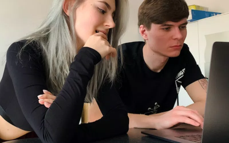 Naše mámy nymfomanky 01