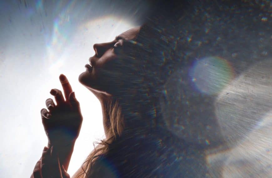 V osidlech démona 02 – Živé sny